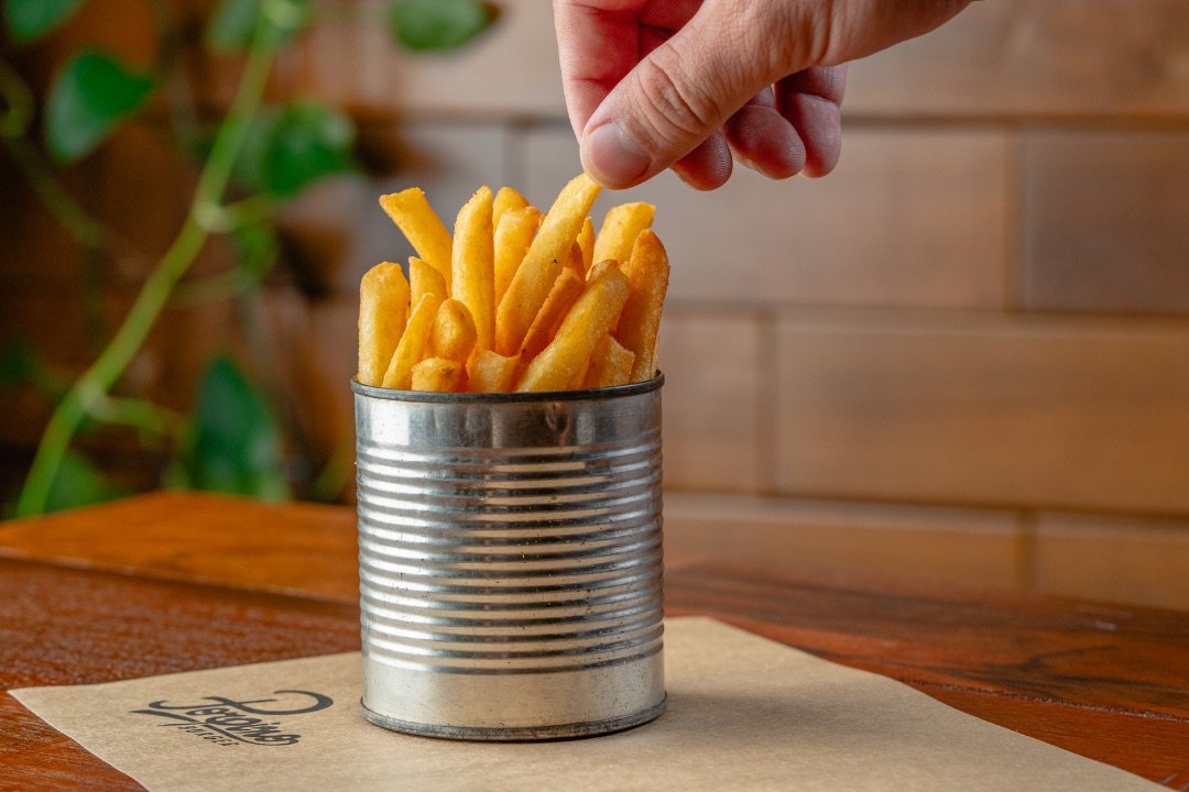 Batata Frita na Latinha — Porpino Burger